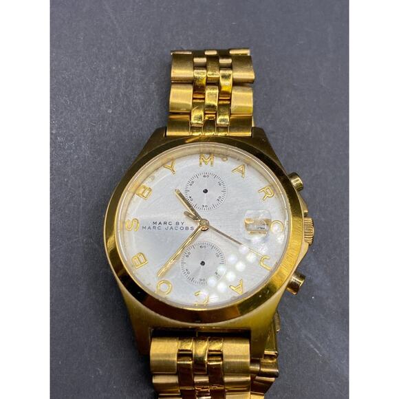 MARC by MARC JACOBS Fergus Chronograph Silver Dial Gold-tone Watch For Repair main image 16